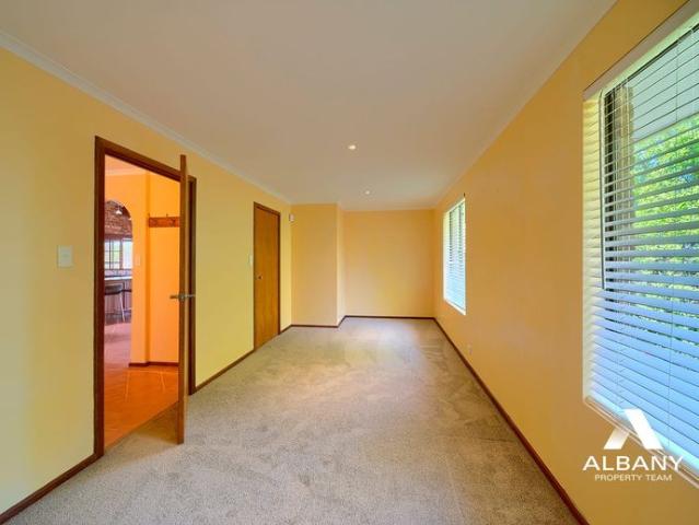 Spacious 4 Bedroom Family Home with Tennis Court and Water Views