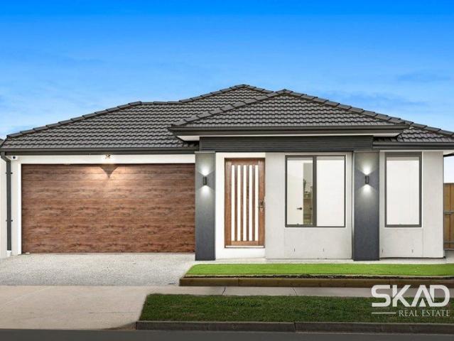 Spacious 4 Bedroom Family Home with Two Kitchens in Wallan!