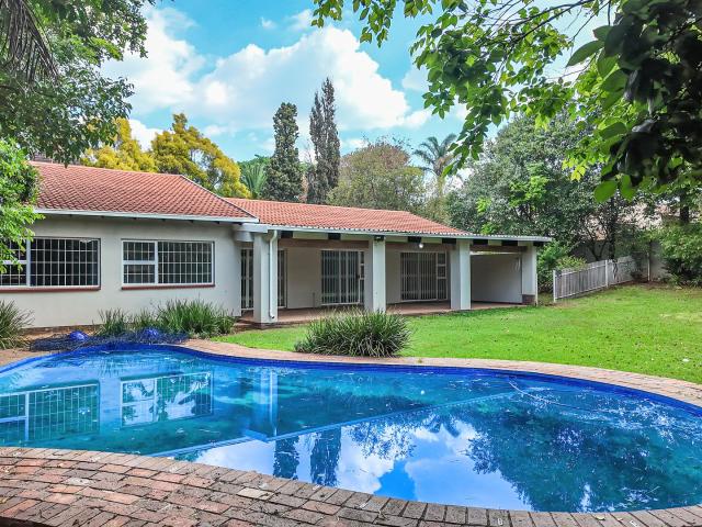 Spacious 4 Bedroom Family Home with Versatile Cottage, Swimming Pool and Large Garden