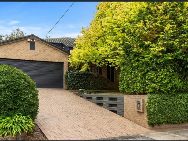 Spacious 4 Bedroom Family Home with Workshop, Deck & Independent Driveway