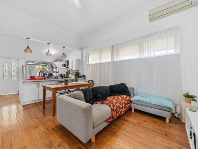 Spacious 4 Bedroom Family Home with a Large Backyard