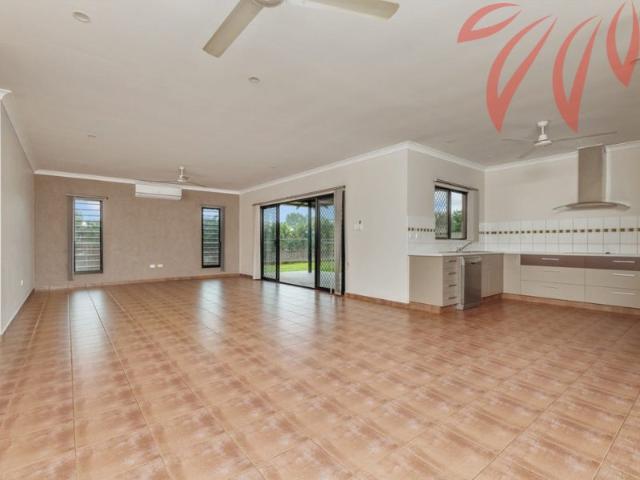 Spacious 4 Bedroom Family Home with a Large Yard