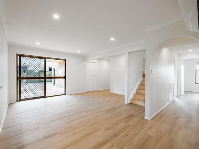 Spacious 4 Bedroom family home with air conditioning and pool