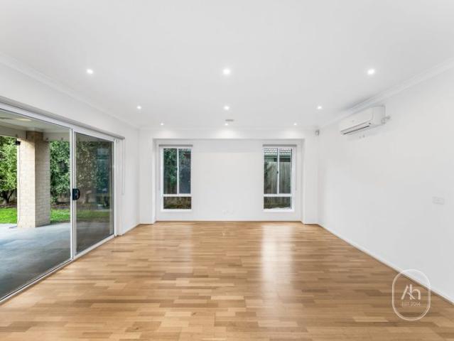 Spacious 4 Bedroom Family Home with Double Garage in Prime Highett Location