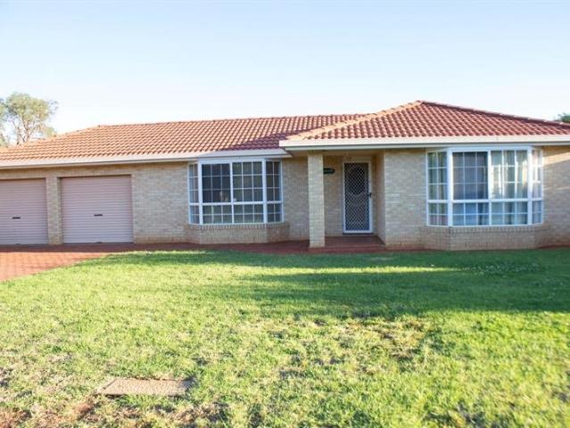 Spacious 4 Bedroom Family Home with Double Garage