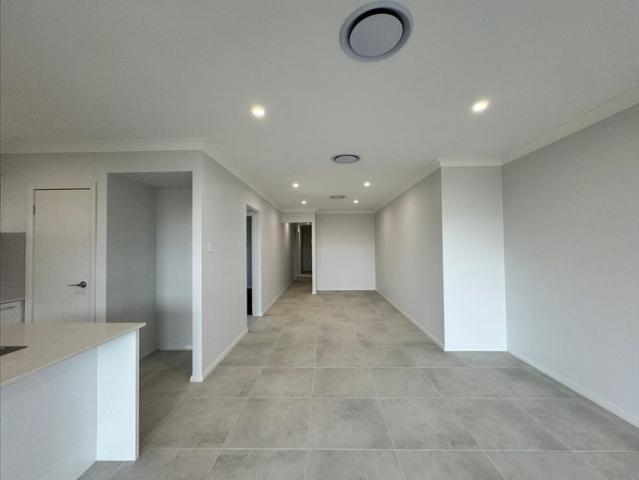 Spacious 4 Bedroom Family Home with Ducted Air
