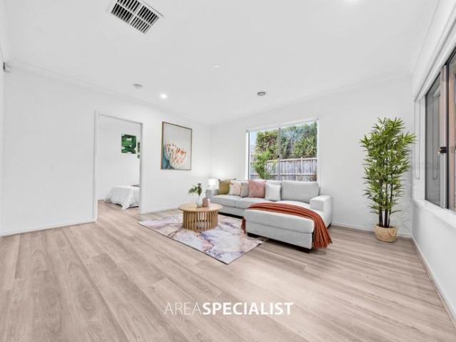 Spacious 4 Bedroom Family Home with Enclosed Alfresco in Prestigious Alarah Estate!