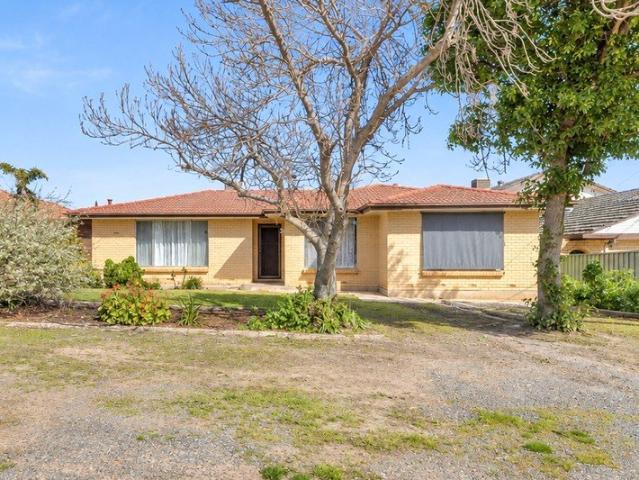 Spacious 4 Bedroom Family Home with Great Outdoor Living