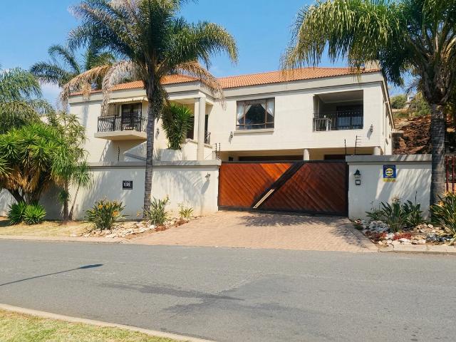 Spacious 4 Bedroom Family Home with Incredible Views in the Heart of Noordheuwel
