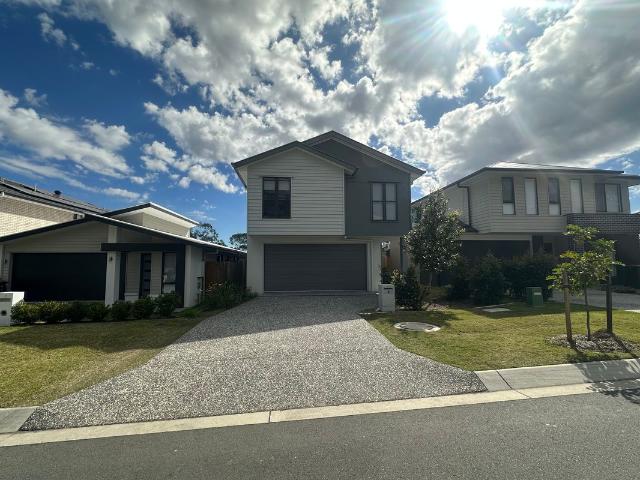 spacious 4 bedroom family home with modern comforts in pallara