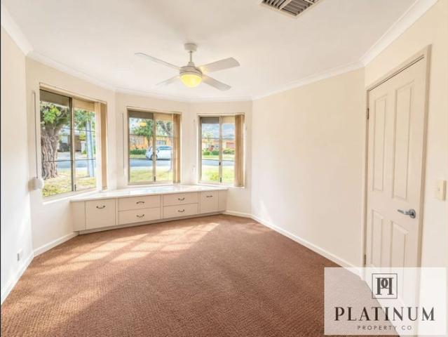 SPACIOUS 4 BEDROOM FAMILY HOME WITH MULTIPLE LIVING AREAS & OUTDOOR ENTERTAINING!