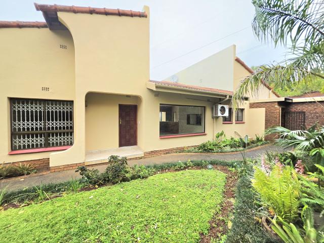 Spacious 4 Bedroom Family Home with Pool & Entertainment Area