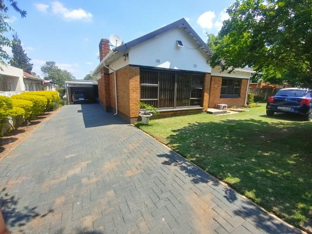 Spacious 4 Bedroom Family Home with Pool & Entertainment Area