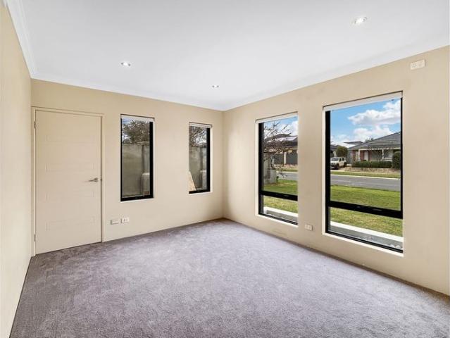 Spacious 4 Bedroom Family Home with Pool, Solar & Beautiful Gardens