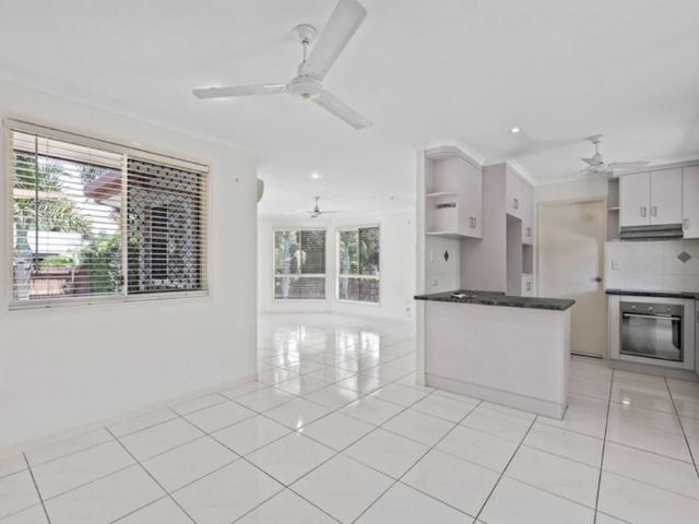 Spacious 4 Bedroom Family Home with Pool