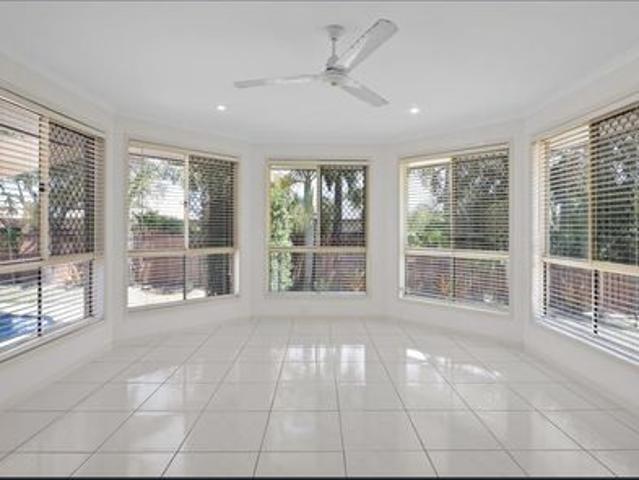 Spacious 4 Bedroom Family Home with Pool