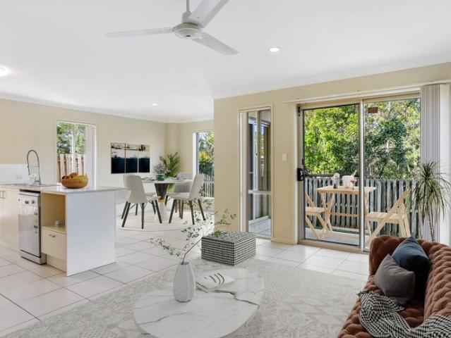 Spacious 4 Bedroom Family Home with Private Balcony in Coomera