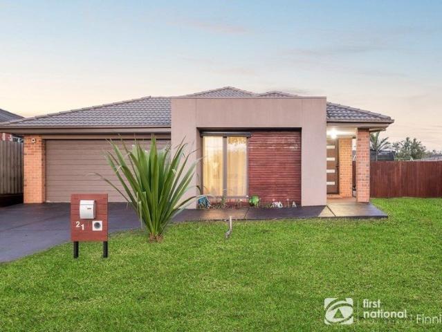 Spacious 4 Bedroom Family Home with Resort Style Entertaining