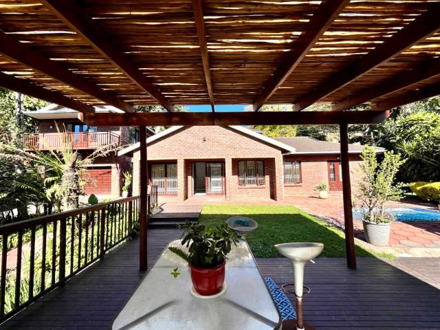 Spacious 4 Bedroom Family Home with Separate Cottage in Assagay