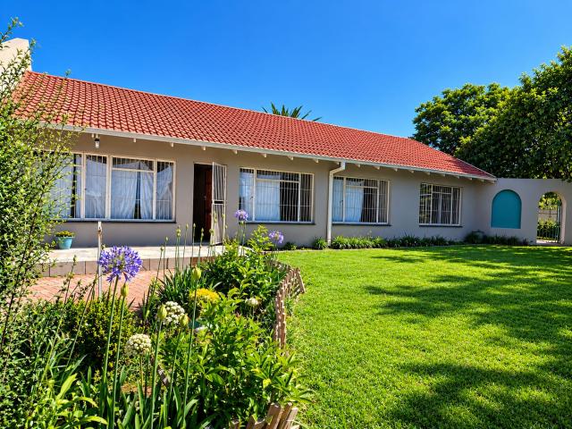 SPACIOUS 4 BEDROOM FAMILY HOME TO RENT IN FICHARDTPARK!