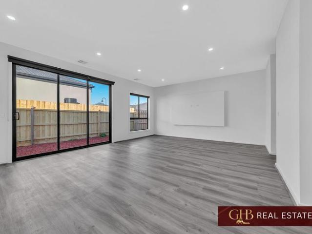 Spacious 4 Bedroom Family Living in Convenient Melton South
