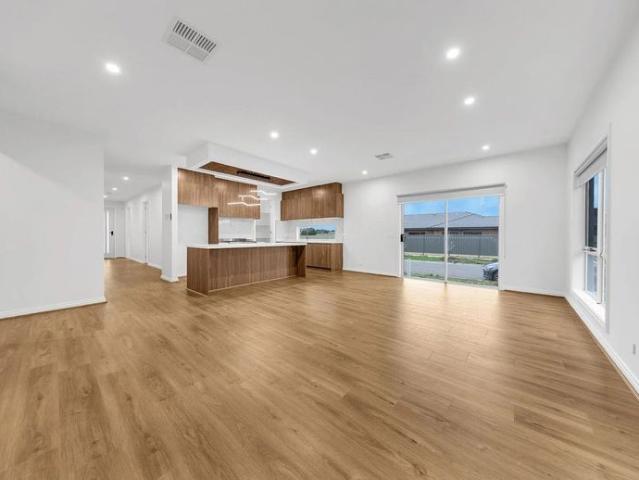 Spacious 4 Bedroom Family Rental in the Heart of Wollert