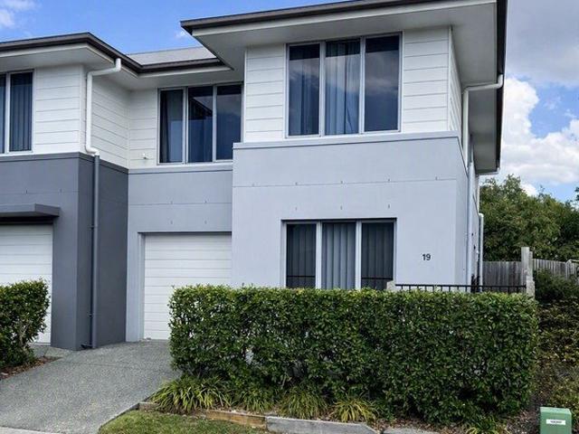 Spacious 4 Bedroom Family Rental in Sought After Griffin