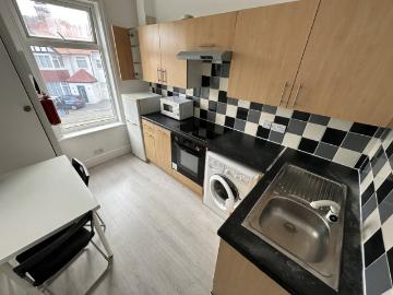 Spacious 4 Bedroom Flat Whole Unit