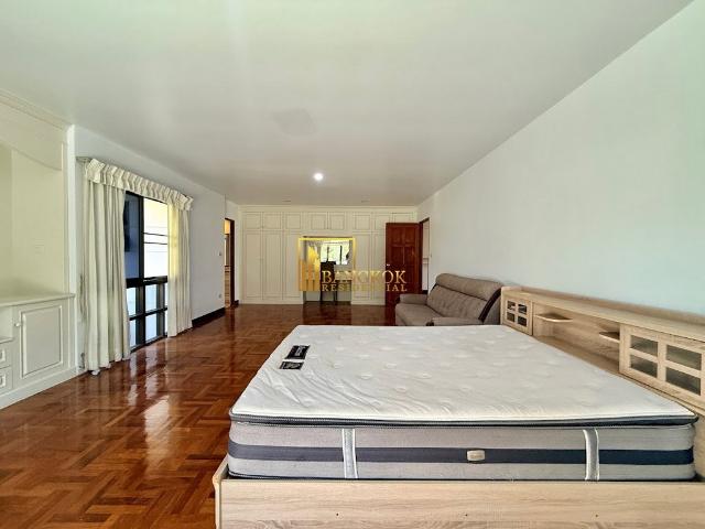 Spacious 4 Bedroom House For Rent in Thonglor Area BR28328SH