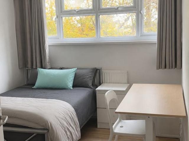 Spacious 4 Bedroom House in East Acton