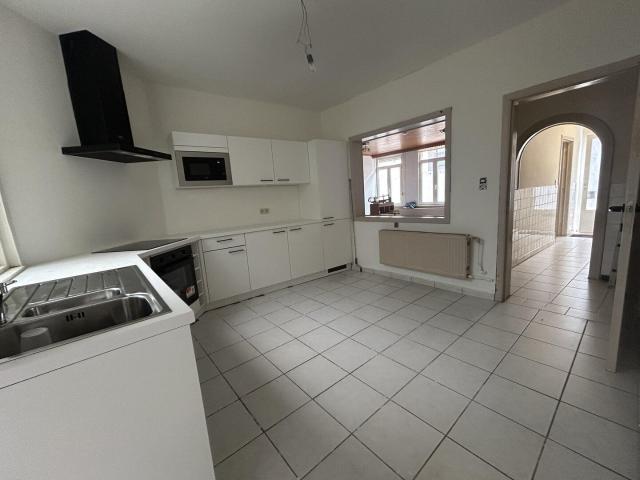 Spacious 4 Bedroom House with Rooftop Terrace