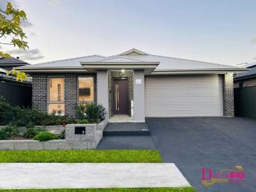 Spacious 4 bedroom House With Solar System!