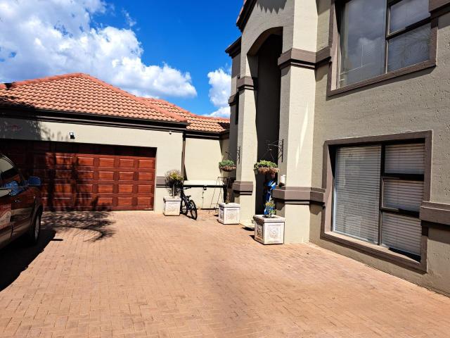 Spacious 4 Bedroom Home To Rent in a Secure Estate – Hartbeespoort