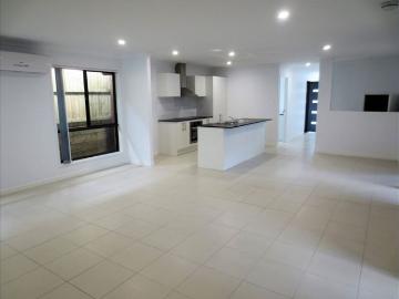 SPACIOUS 4 BEDROOM HOME WITH OPEN KITCHEN LIVING DINING WITH SEPARATE STUDY AREA. CLOSE TO SHOPS, SCHOOLS, RESTAURANTS AND PUBLIC TRANSPORT