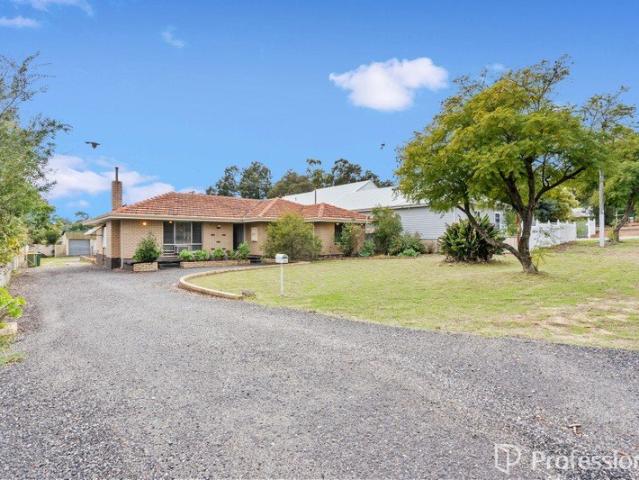 Spacious 4 bedroom home with a huge backyard & workshop!