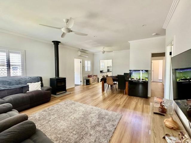 Spacious 4 Bedroom Home with A/C, Shed & Outdoor Entertaining
