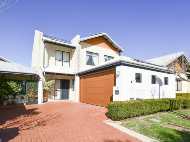 Spacious 4 Bedroom Home with Canal Views!