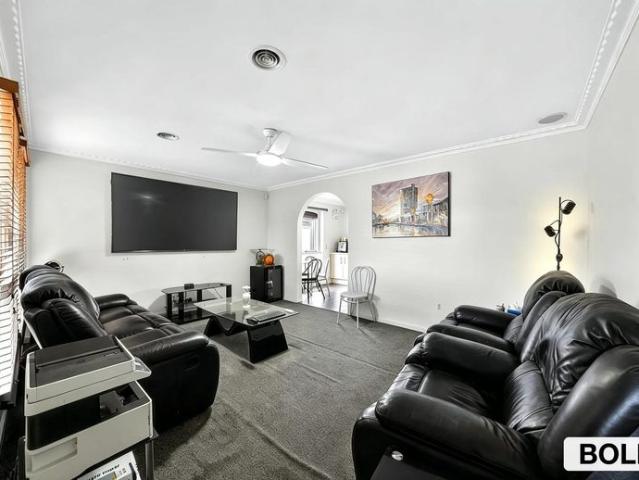 Spacious 4 Bedroom Home with Courtyard and Solar Panels