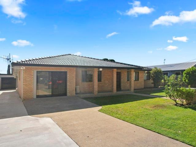 Spacious 4 Bedroom Home with Dual Living Potential Flood Free