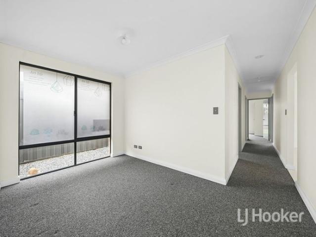 Spacious 4 Bedroom Home with Theatre in Alkimos