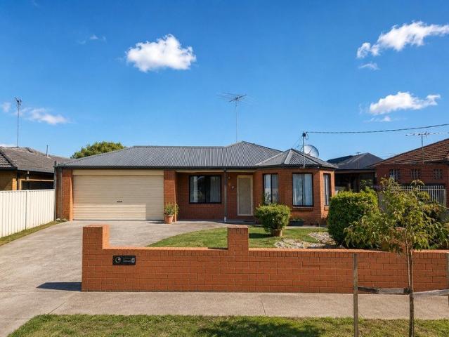 Spacious 4 Bedroom Home With Unique Outdoor Living!