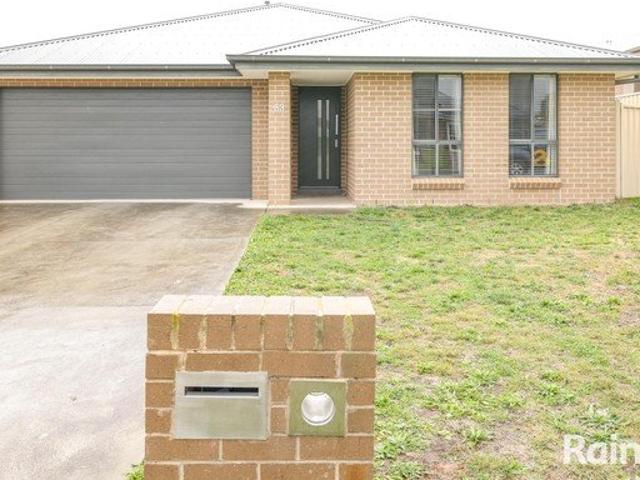 Spacious 4 Bedroom home Available 1/12/26!