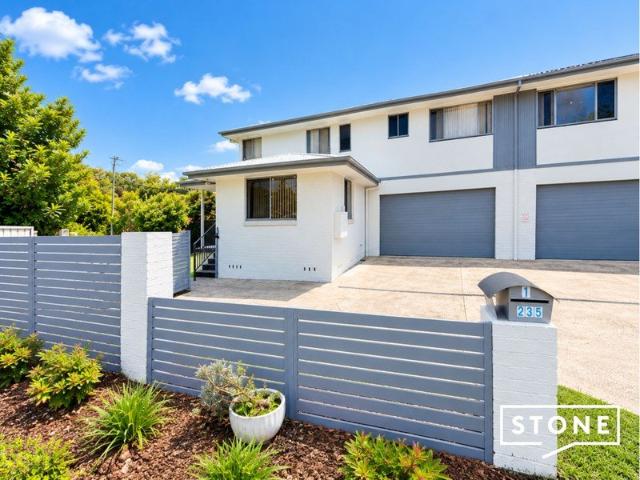 Spacious 4 bedroom home between the Jetty Foreshores & CBD