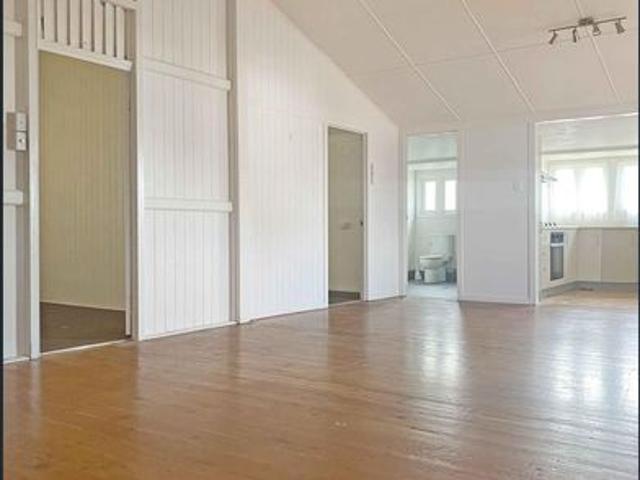 Spacious 4 Bedroom Home Close to the CBD