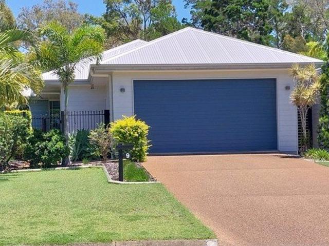 SPACIOUS 4 BEDROOM HOME CLOSE TO BEACH