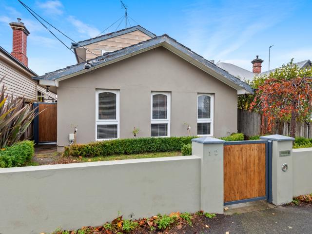 Spacious 4 Bedroom Home Close to Schools & Shops