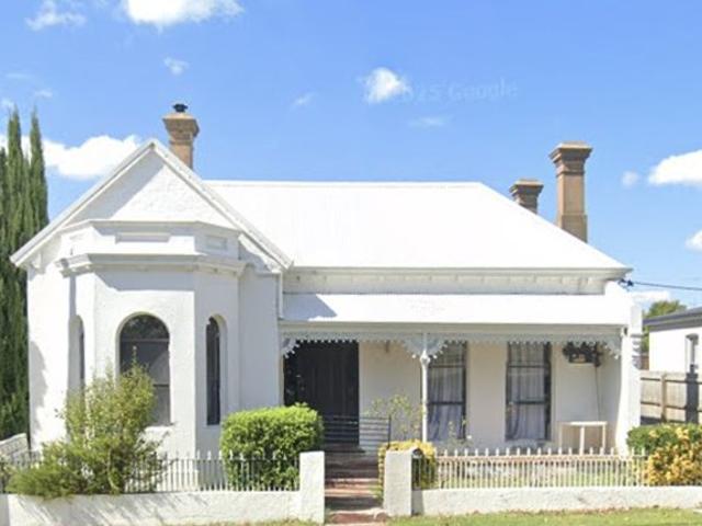 Spacious 4 Bedroom Home Great Value, Walk to Shops & Schools