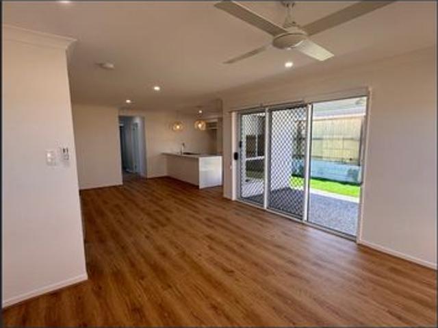 Spacious 4 Bedroom Home, IMMACULANT. Bayside living at its best!