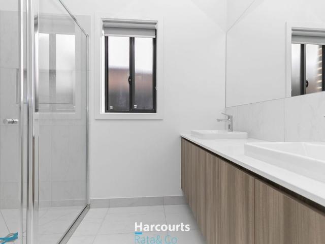 Spacious 4 Bedroom Home in Tarneit VIC