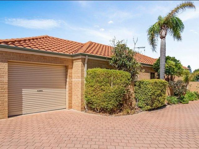 Spacious 4 Bedroom Home in the Heart of Hillarys Moments from Parks & the Coast!